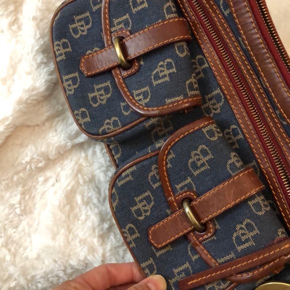 Dooney and Bourke canvas/leather purse - Picture 5 of 7